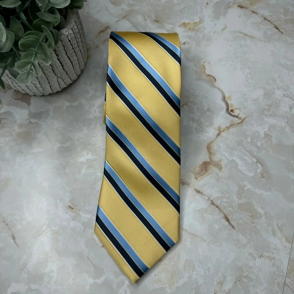 NWOT IZOD Men's Tie 3 1/4